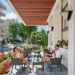 Universal & Homes קאטוליקה