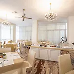 Universal & Homes 3* קאטוליקה