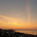 מלון Universal & Homes 3*
