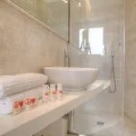 Universal & Homes מלון 3*