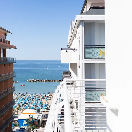 Universal & Homes Hotell