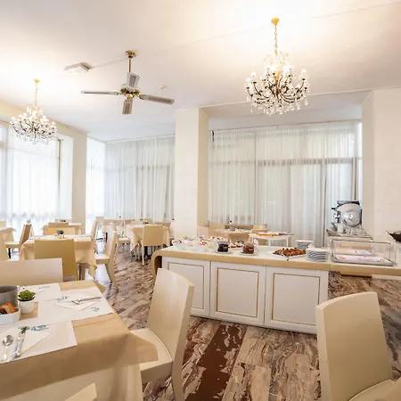 Universal & Homes 3* Cattolica