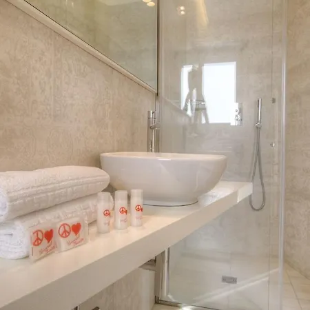 Universal & Homes Hotell 3*