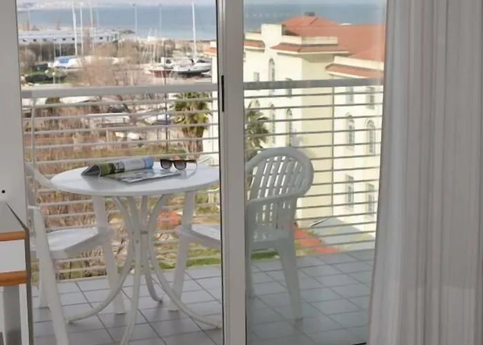 Universal & Homes Hotel 3*