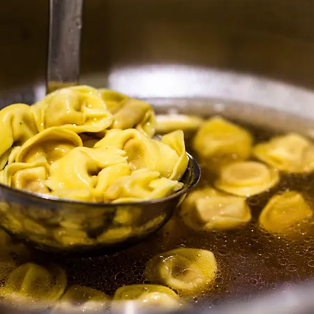 Universal Hotel & Homes 호텔 카톨리카