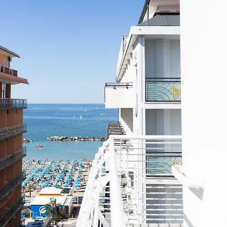 Universal Hotel 3*