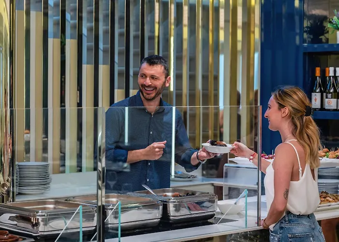 Universal Hotel & Homes 3* 카톨리카