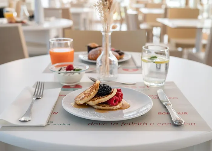 فندق Universal Hotel & Homes