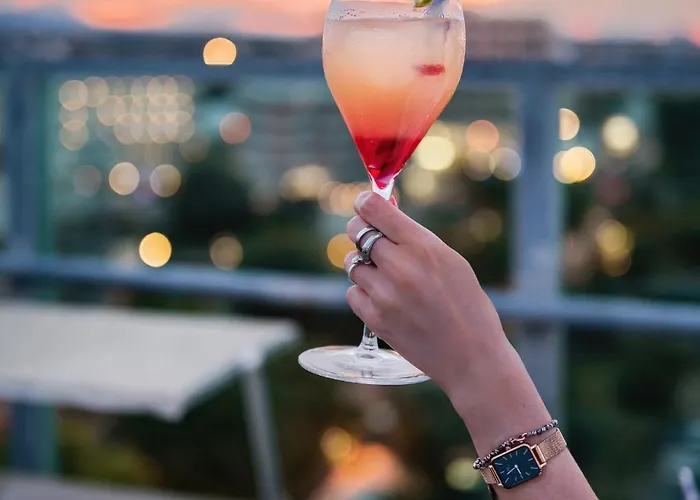 Universal Hotel & Homes 호텔