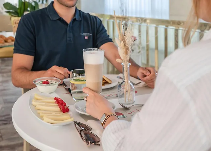 Universal Hotel & Homes فندق كاتوليكا