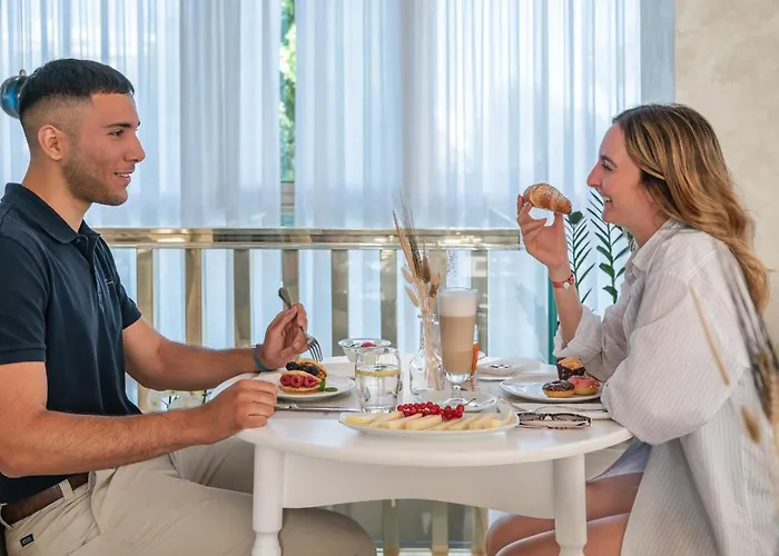 Universal Hotel & Homes كاتوليكا