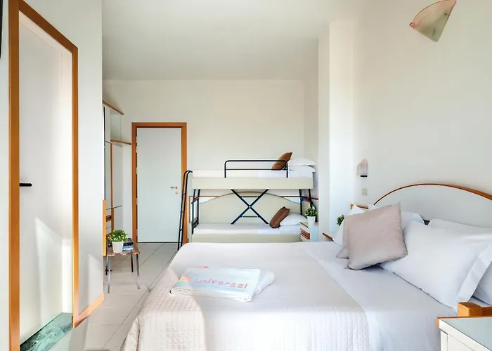 Universal Hotel & Homes