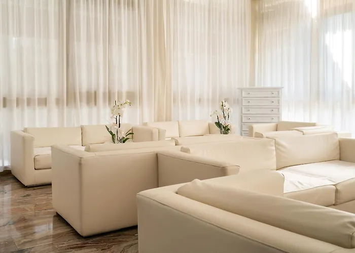 فندق Universal Hotel & Homes