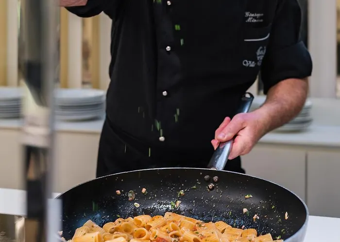 Universal Hotel & Homes فندق 3*