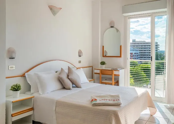 Universal Hotel & Homes 3*