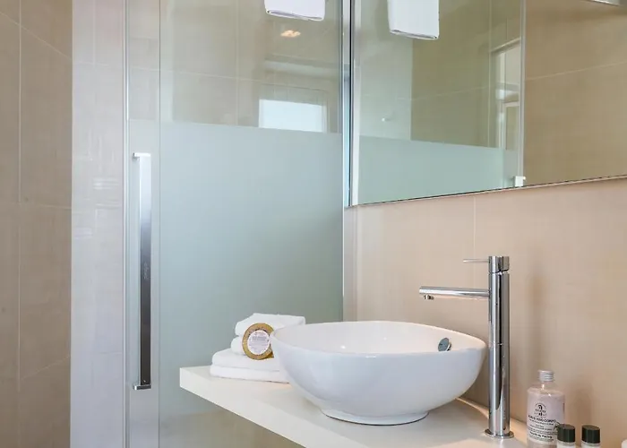 Universal Hotel & Homes 호텔