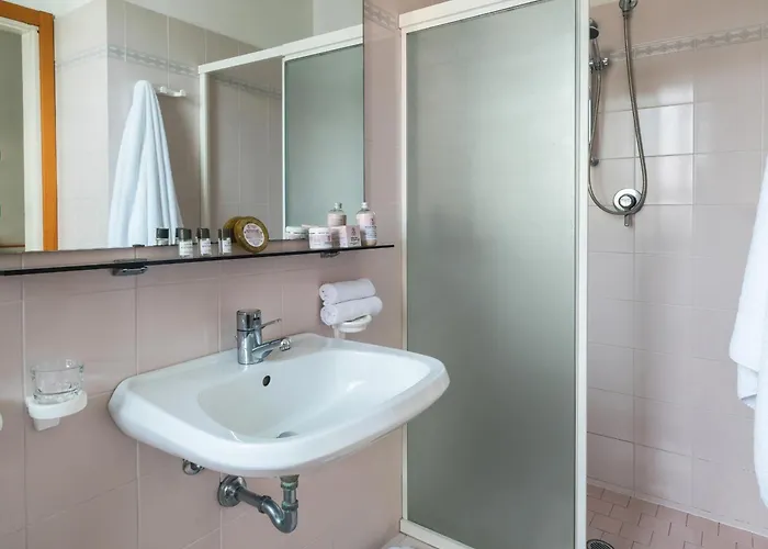 فندق Universal Hotel & Homes