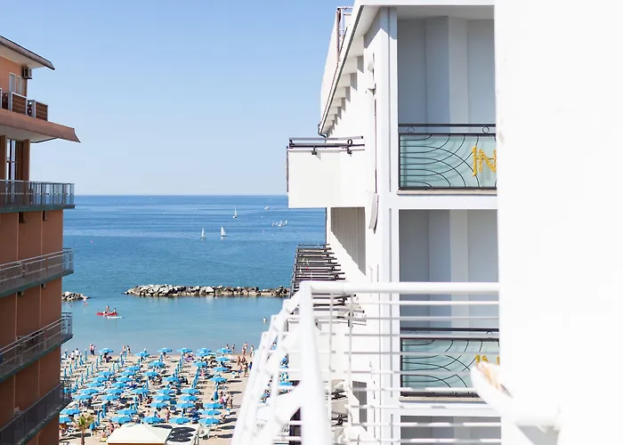 Universal & Homes Otel