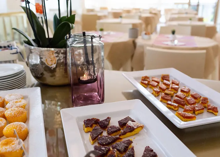 فندق Universal Hotel & Homes