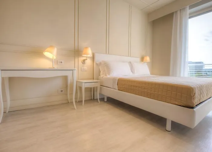 Universal Hotel & Homes 3* 카톨리카