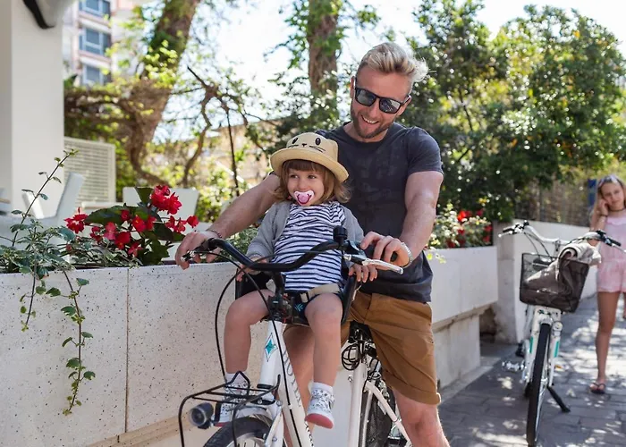 Universal Hotel & Homes 3*