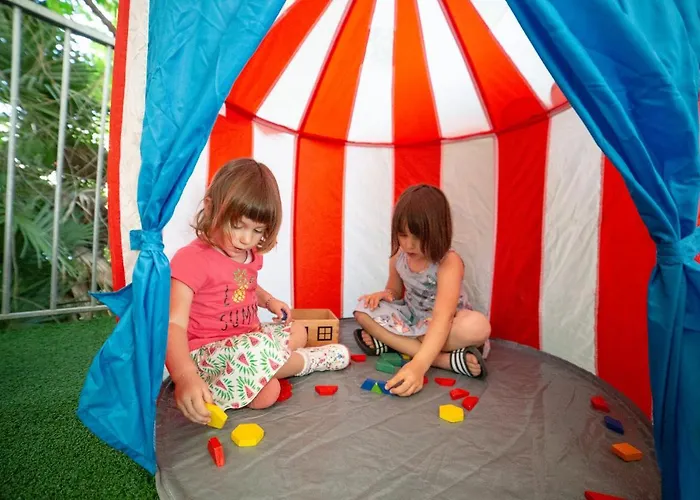 Universal Hotel & Homes فندق 3*